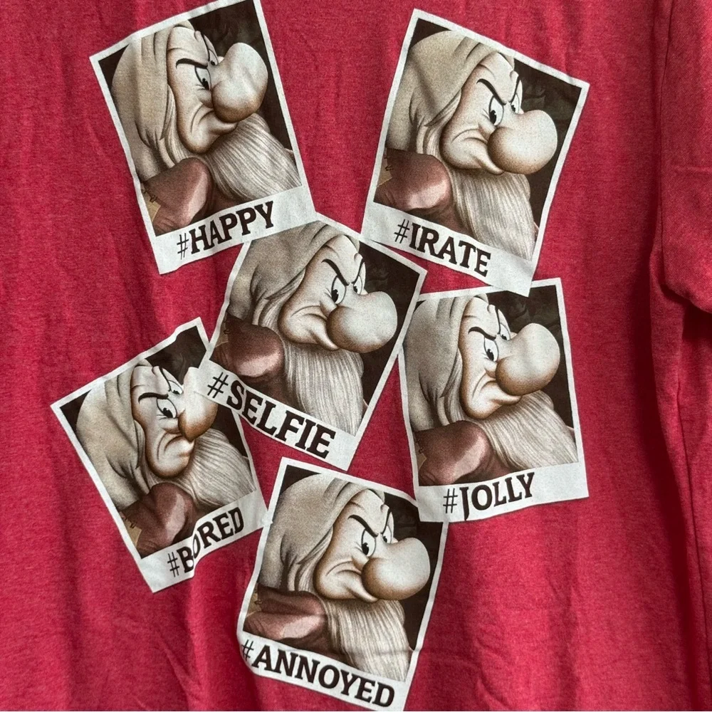 Disney Store Grumpy Snow White and the 7 Dwarfs Selfies Red Graphic Tee Medium